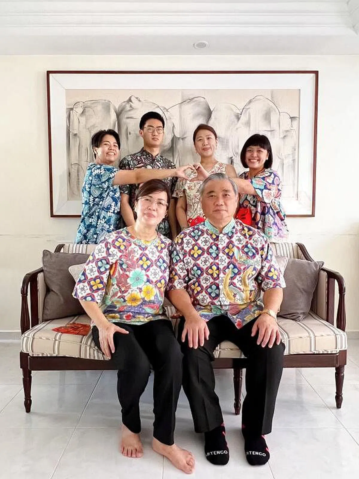 杜家两代共同经营二手家具公司，售卖新旧家具。（图片由新传媒提供）