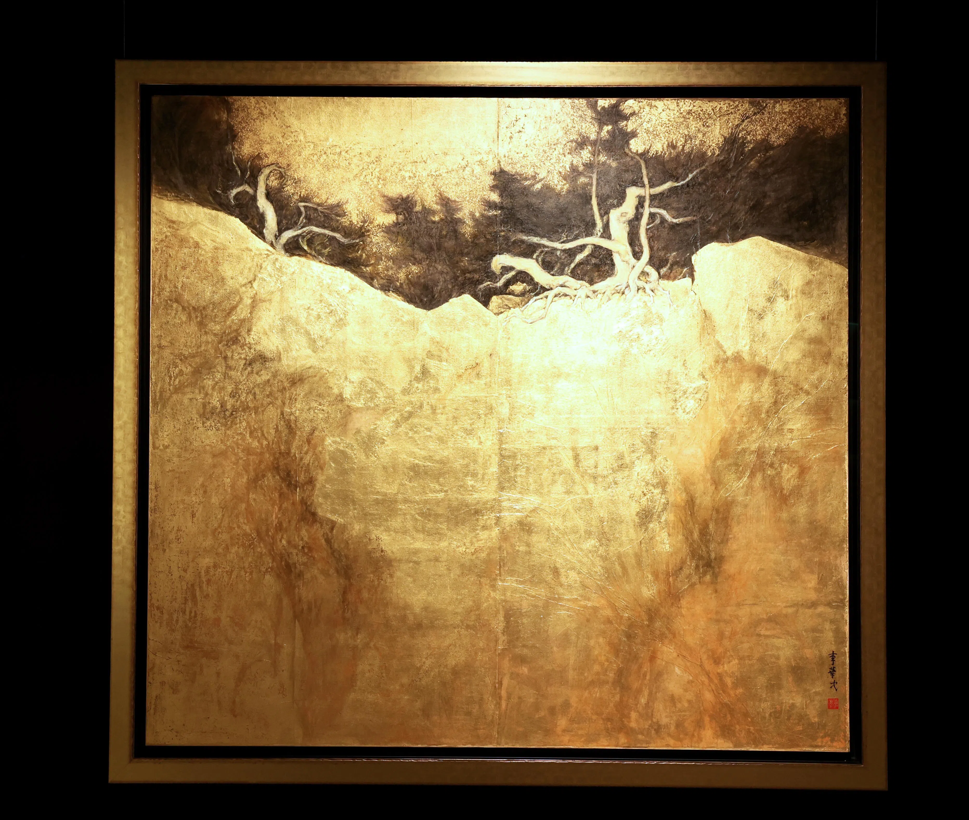 新加坡国家美术馆馆藏的李华弌《金顶洒松风（二）》（2024）在本展展出。（周国威摄）