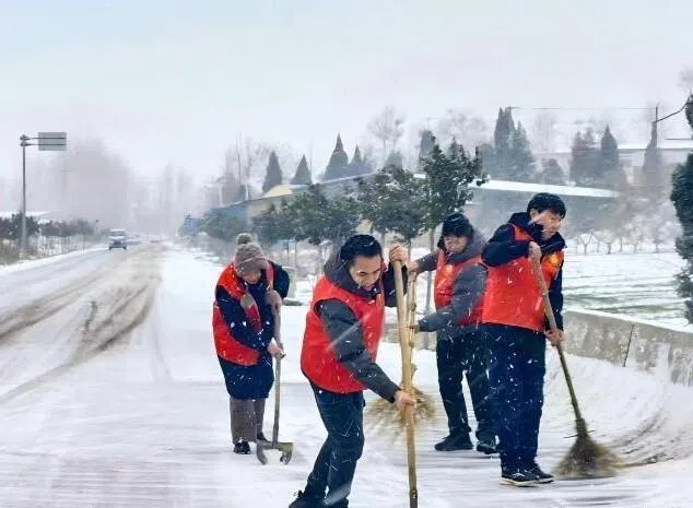 山西多地降雪 140余个高速公路收费站封闭