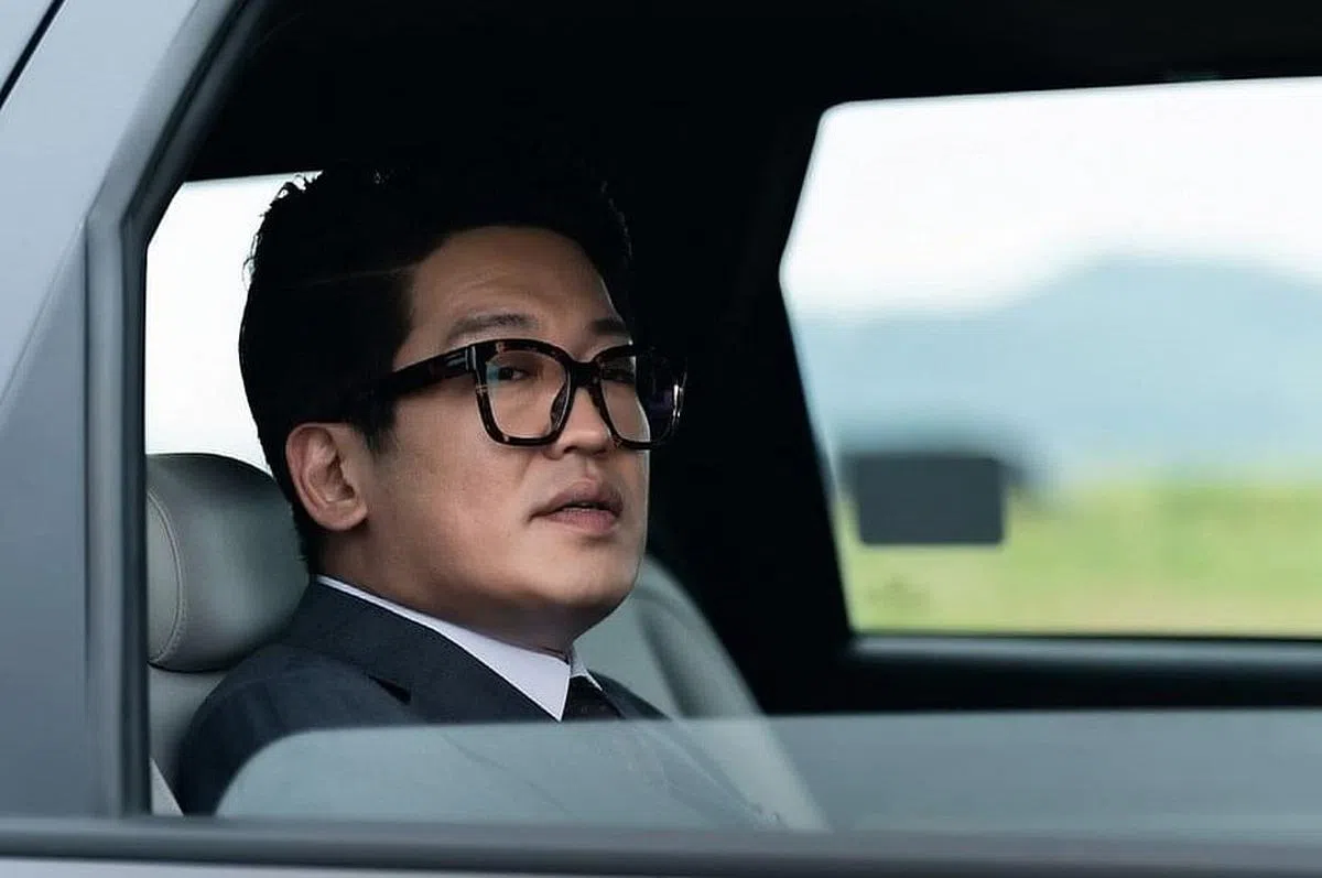 许城泰继《鱿鱼游戏》之后再次耍坏，饰演贪污的检察官。