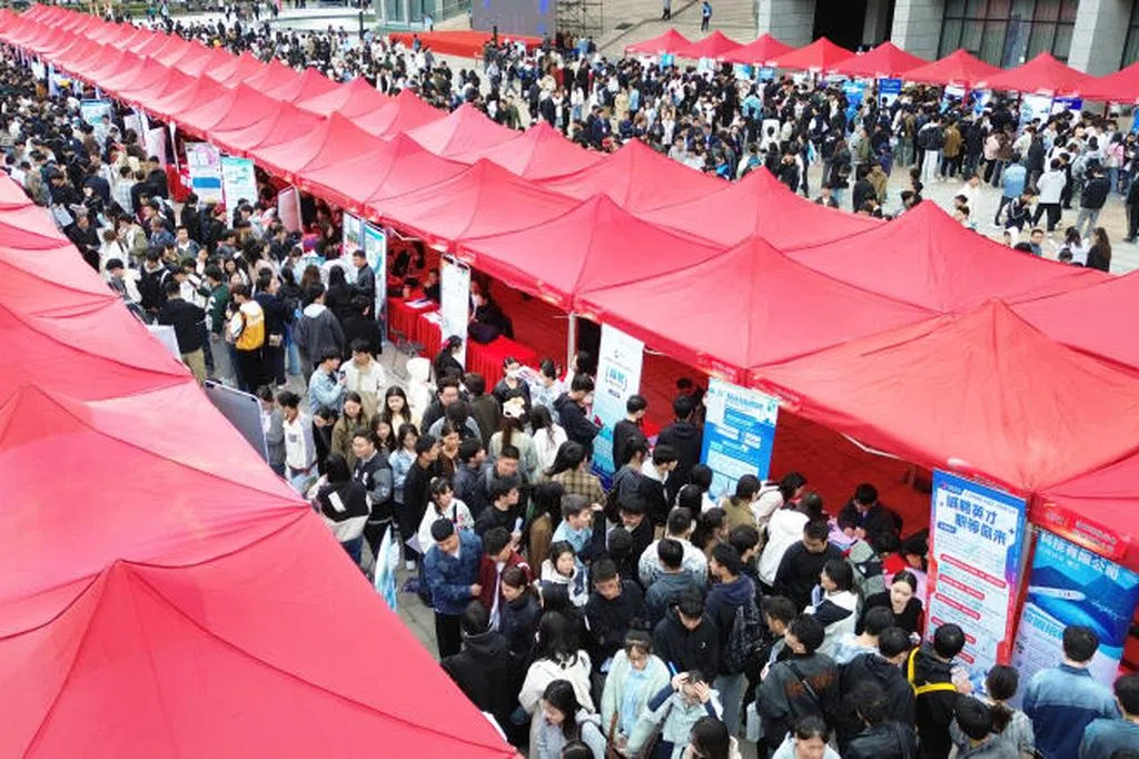 中国2025届高校毕业生预计1222万人 同比增43万人 | 联合早报