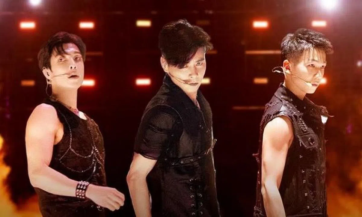 张晋（中）与高瀚宇（左）、白举纲（右） 。（网络）