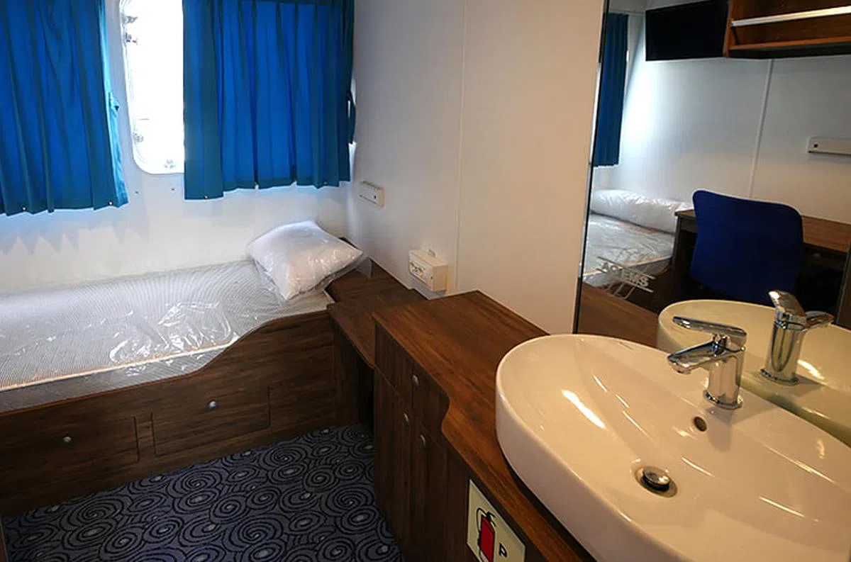 公司成功为新加坡港务集团海事建造住宿兼转运船，这是世界首艘可供风电场技术人员在船上过夜的转运船。（图／受访者提供）