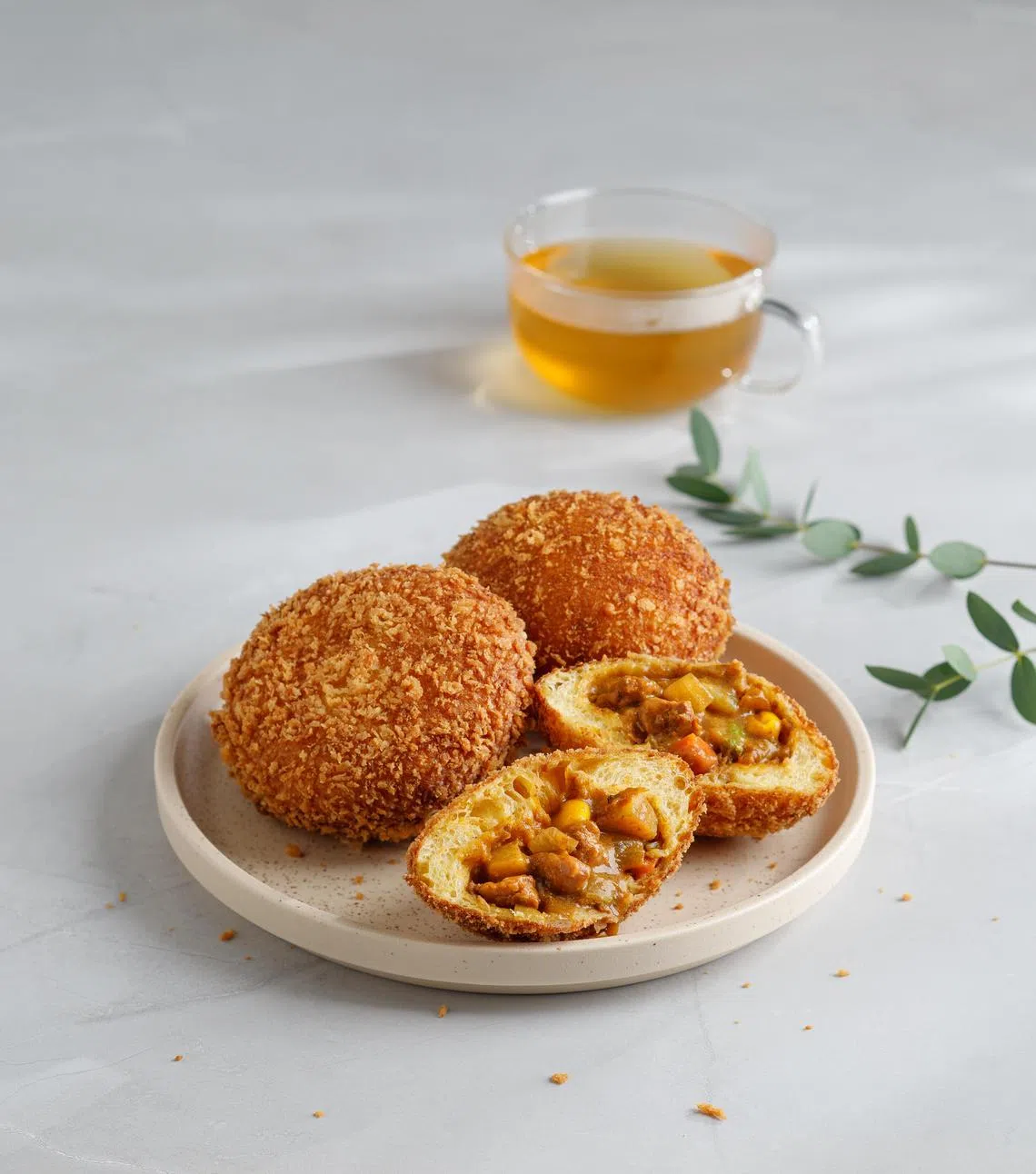 咖喱馅料的甜甜圈，内馅是微甜的日式咖喱。（咖啡馆提供）