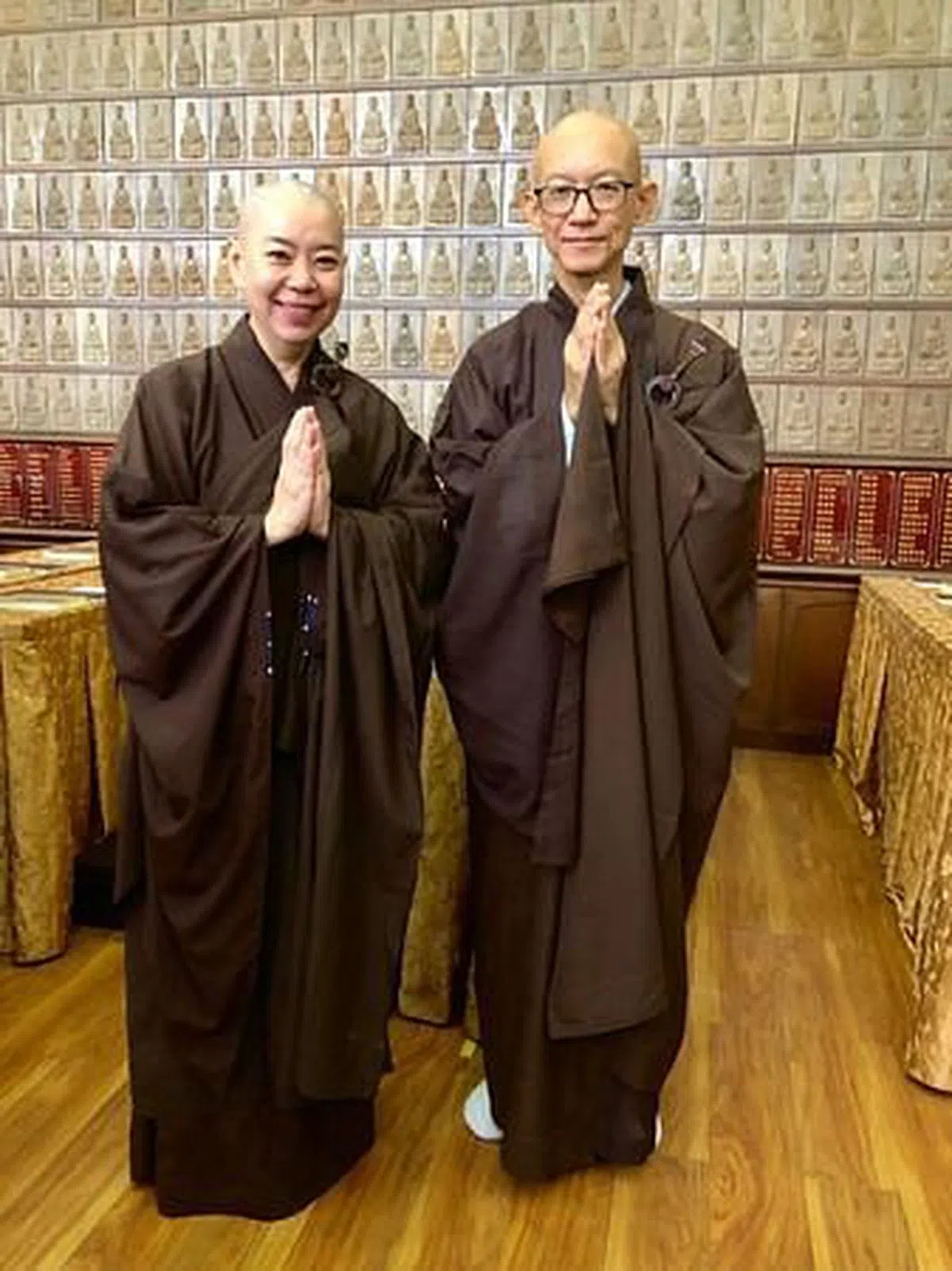 赖冰霞（左）、王昱亨先后出家。（取自面簿）