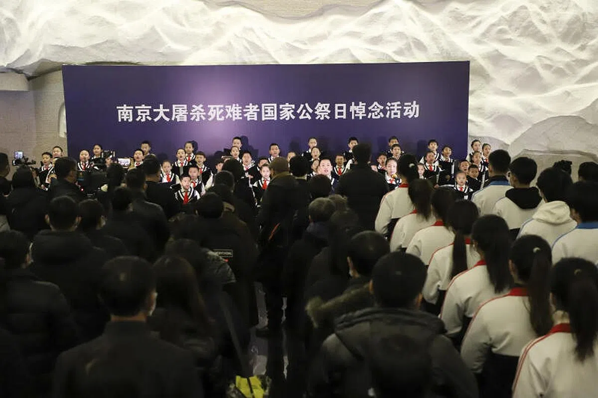 本月13日是中国南京大屠杀公祭日。图为沈阳市当天在“九一八”历史博物馆举行公祭日悼念活动。（新华社）