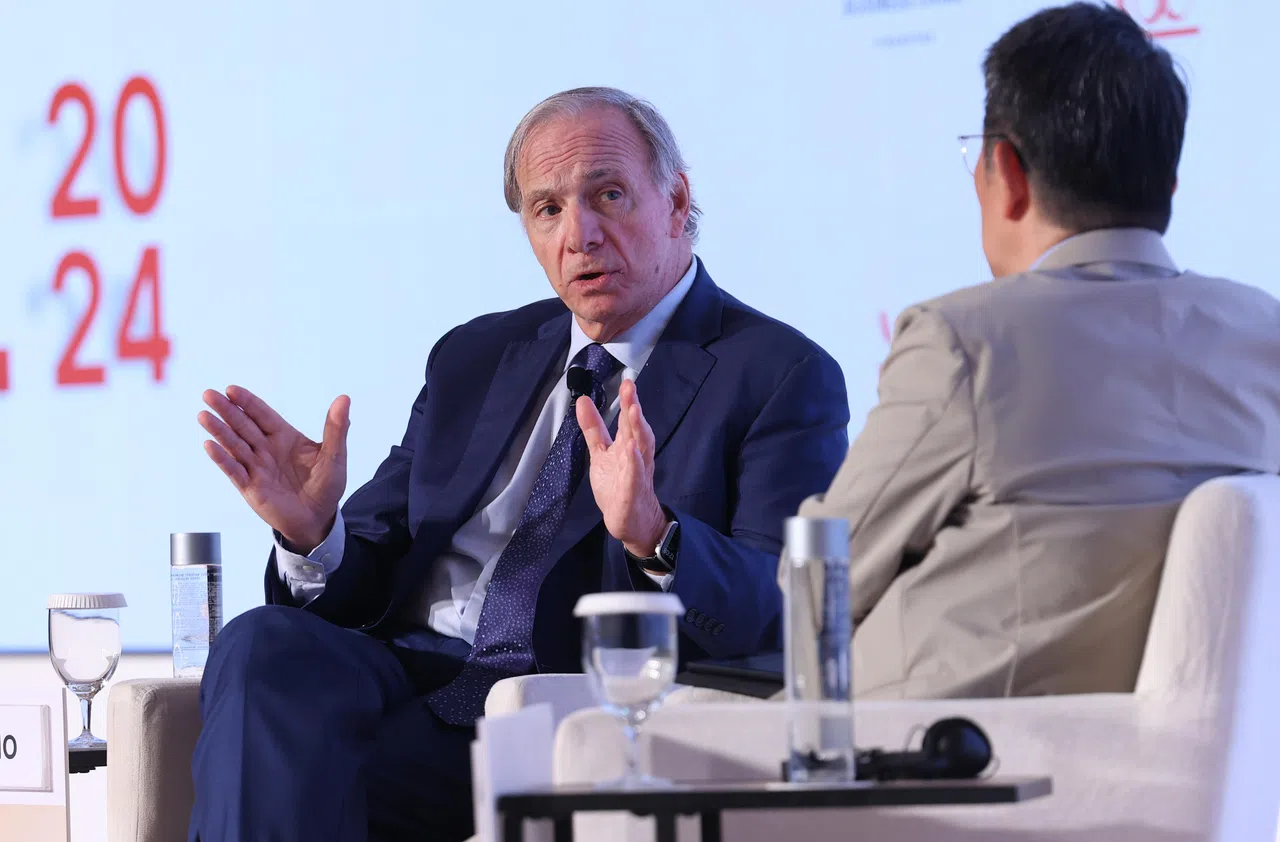 全球最大的对冲基金桥水投资公司（Bridgewater Associates）也在新加坡设有办公处，桥水投资创办人达利欧（Ray Dalio）还在新设家办。（唐家鸿摄）