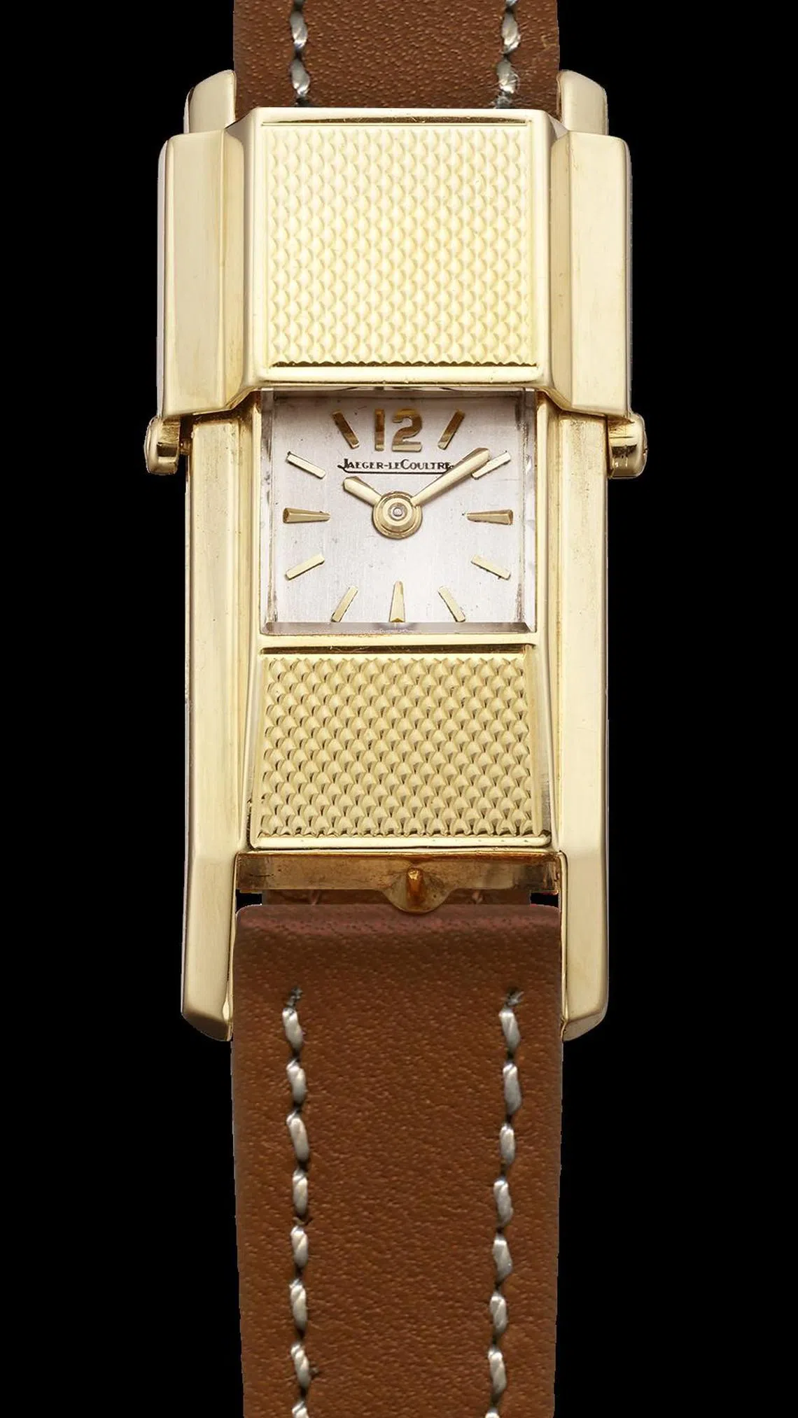 1933年问世的Duoplan Coulissante腕表造形独特，机芯采用具有突破性的上下平行双层结构。（积家提供）