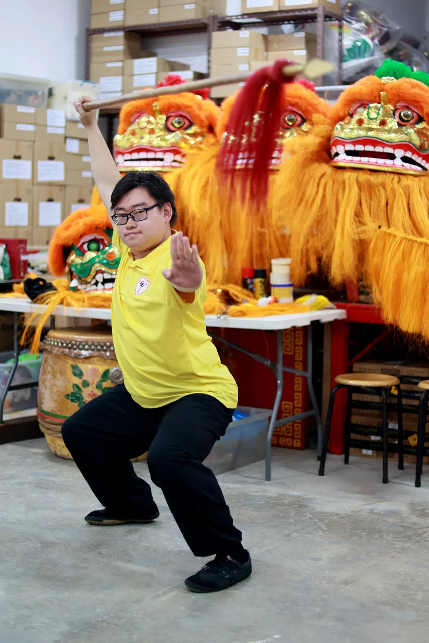 一套枪法下来，众人都对他的招式赞不绝口。（龙国雄摄）