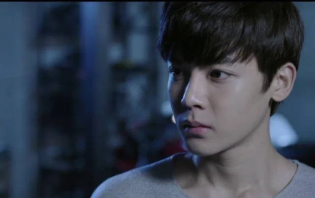 侯明昊在《寒武纪》中饰演捡子。（互联网）