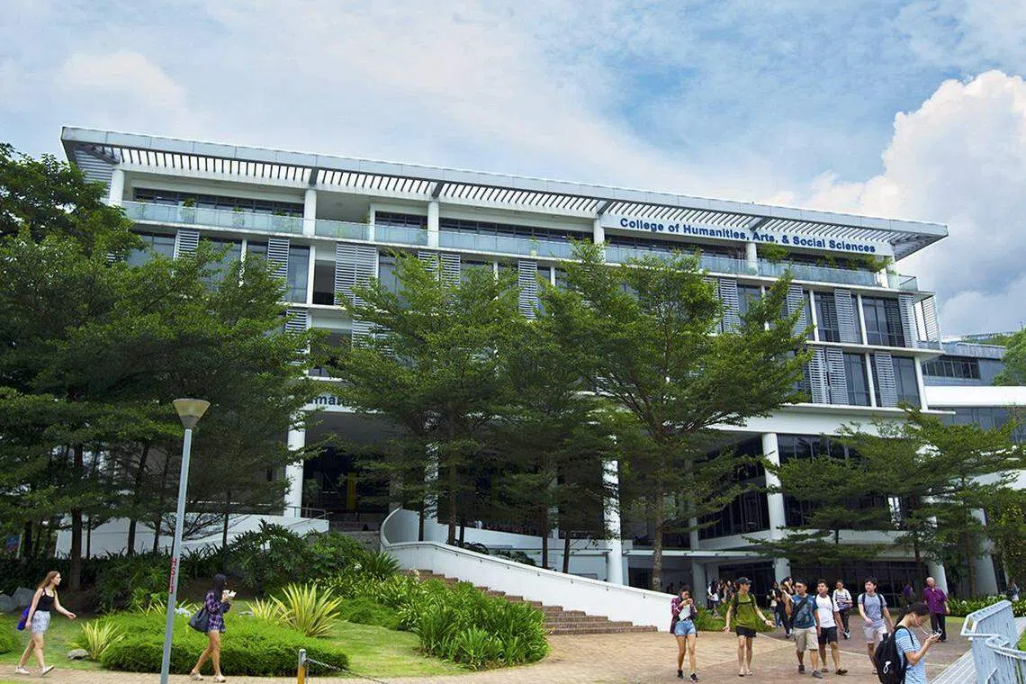 南大人文与社会科学院校楼是校园内其中一座使用太阳能供电的零能耗建筑。（档案照片）