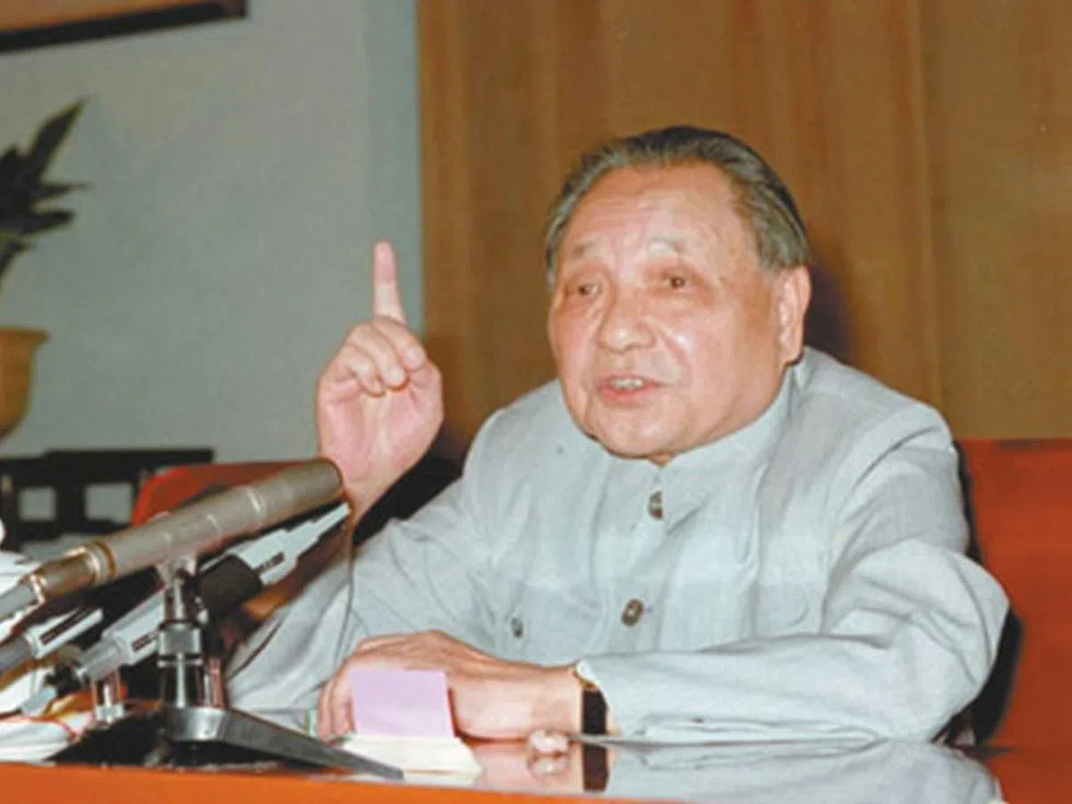 邓小平在1980年代提出，一部分地区、一部分人可以先富起来。（新华社）
