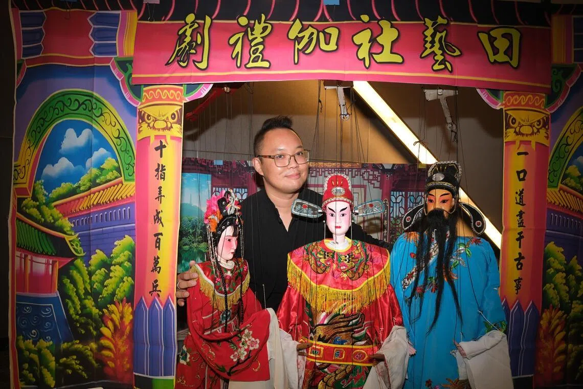 首届非物质文化遗产青年奖得主之一：华族木偶戏表演者王信勇（34岁）。（曾坤顺摄）