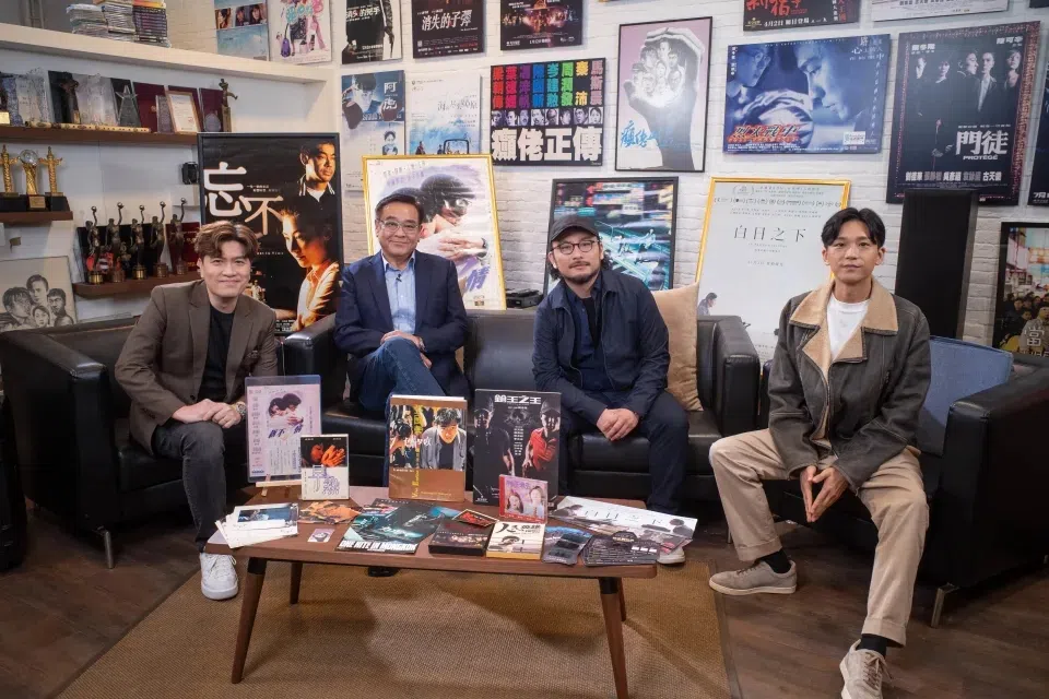 ViuTV谈节目《导演 • 门2》由陈咏燊（左一）和凭《年少日记》入围影帝的卢镇业（右一）主持，请来大导尔冬升（左二）和《白日之下》导演简君晋上节目。（互联网）