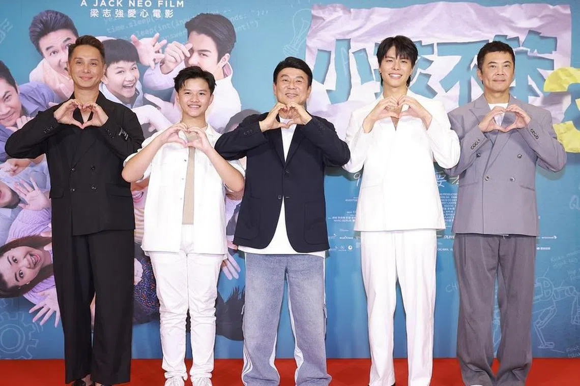 钱翰群（左起）、江松恒、梁志强、容启航和曹国辉早前到台湾宣传《小孩不笨3》。（取自梁志强脸书）