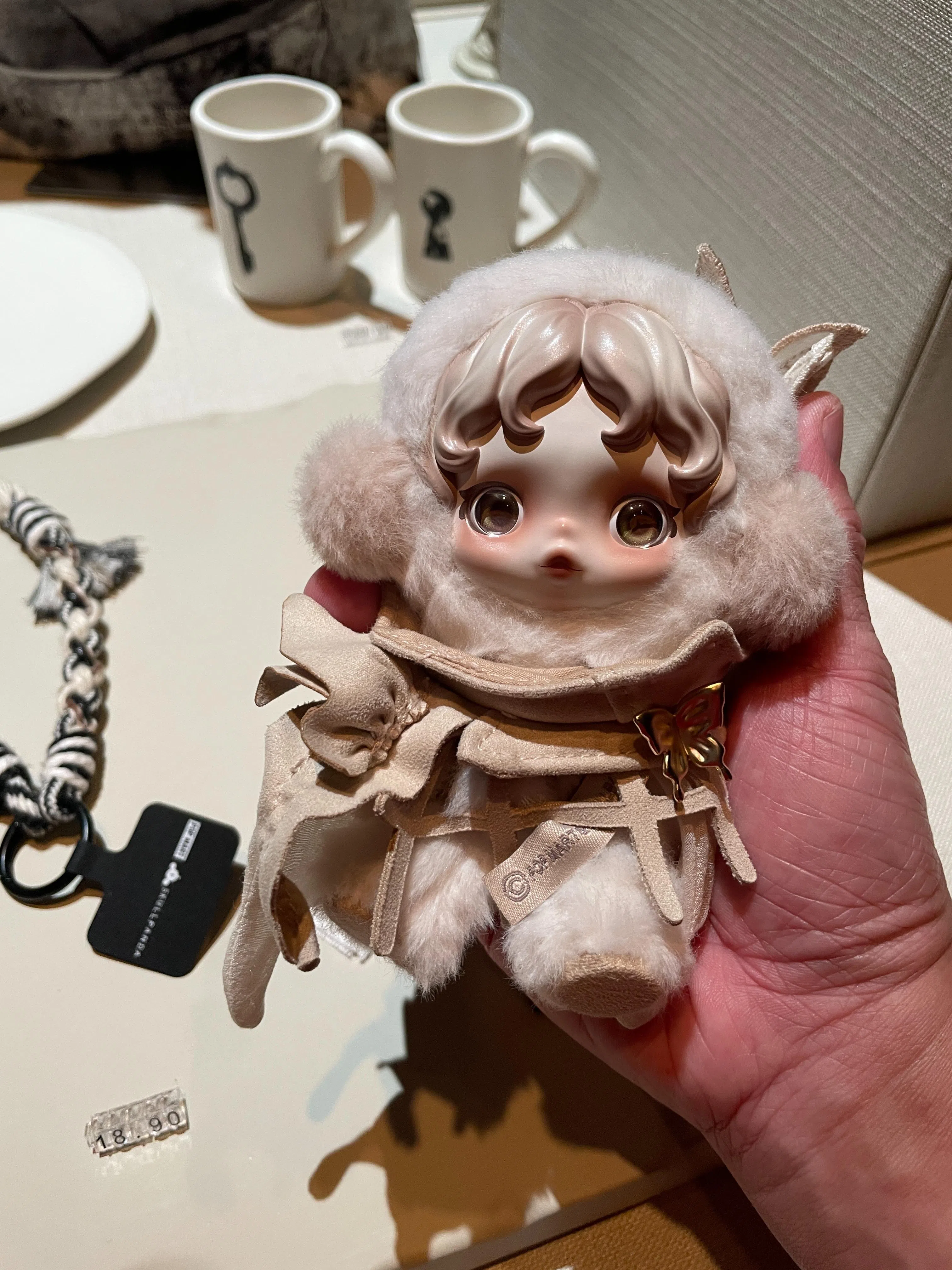 新加坡展览专卖的独家Skullpanda公仔，只让持票者抽签购买。（林方伟摄）