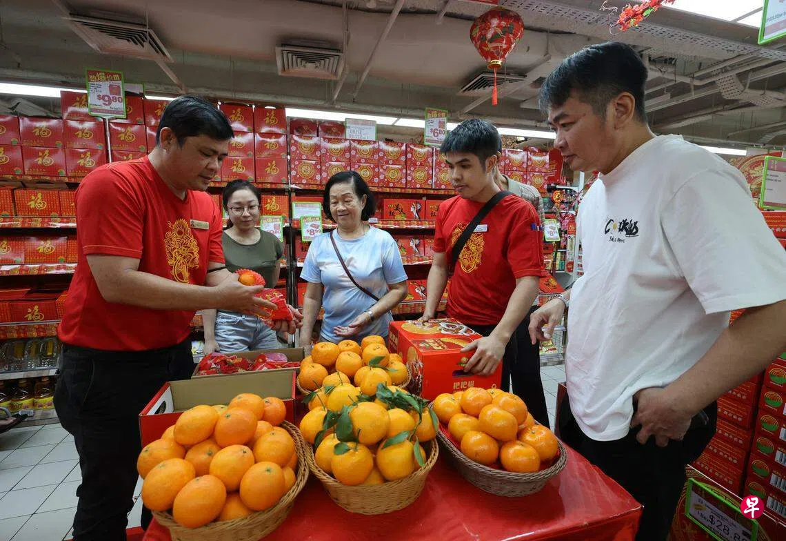 年柑丰收进口成本下跌果商调高售价应对通胀| 联合早报