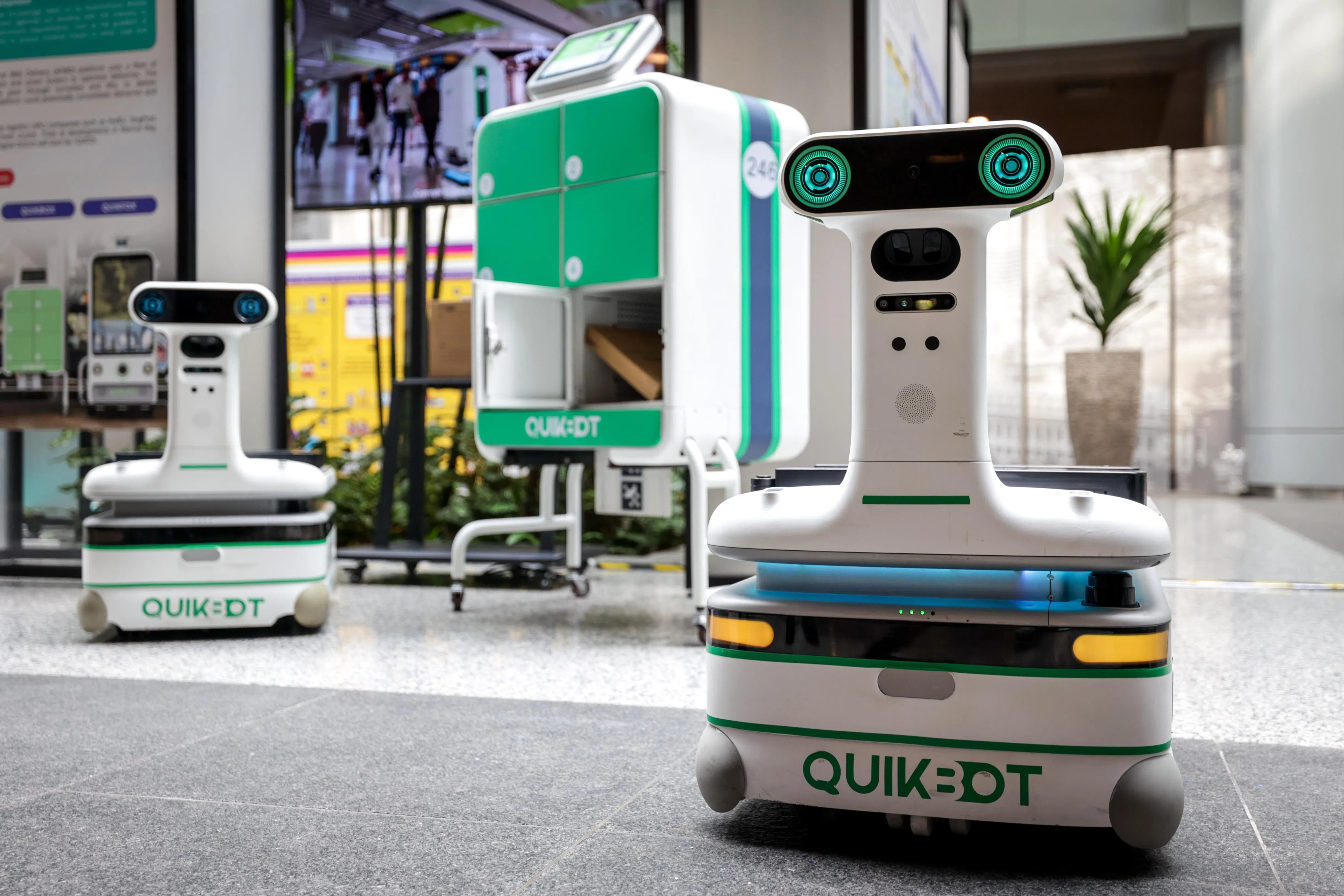 “无人智能终端配送平台”除了能将碳排放量减少50%，还减少配送人员在同一办公地区内多次往返的情况。 （叶振忠摄）