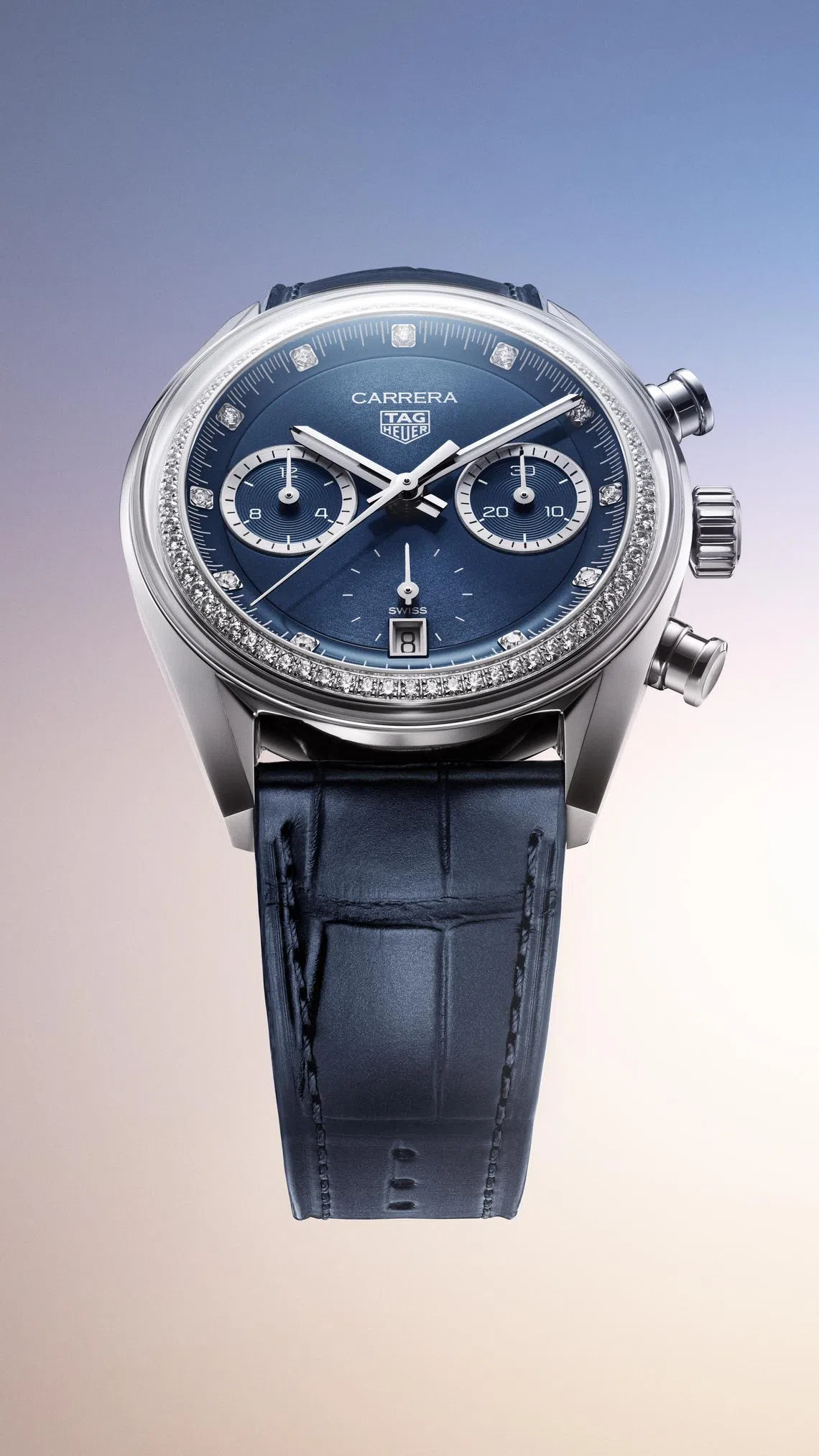 36毫米卡莱拉计时码表，表盘采用bi-compax双盘布局。（泰格豪雅提供）