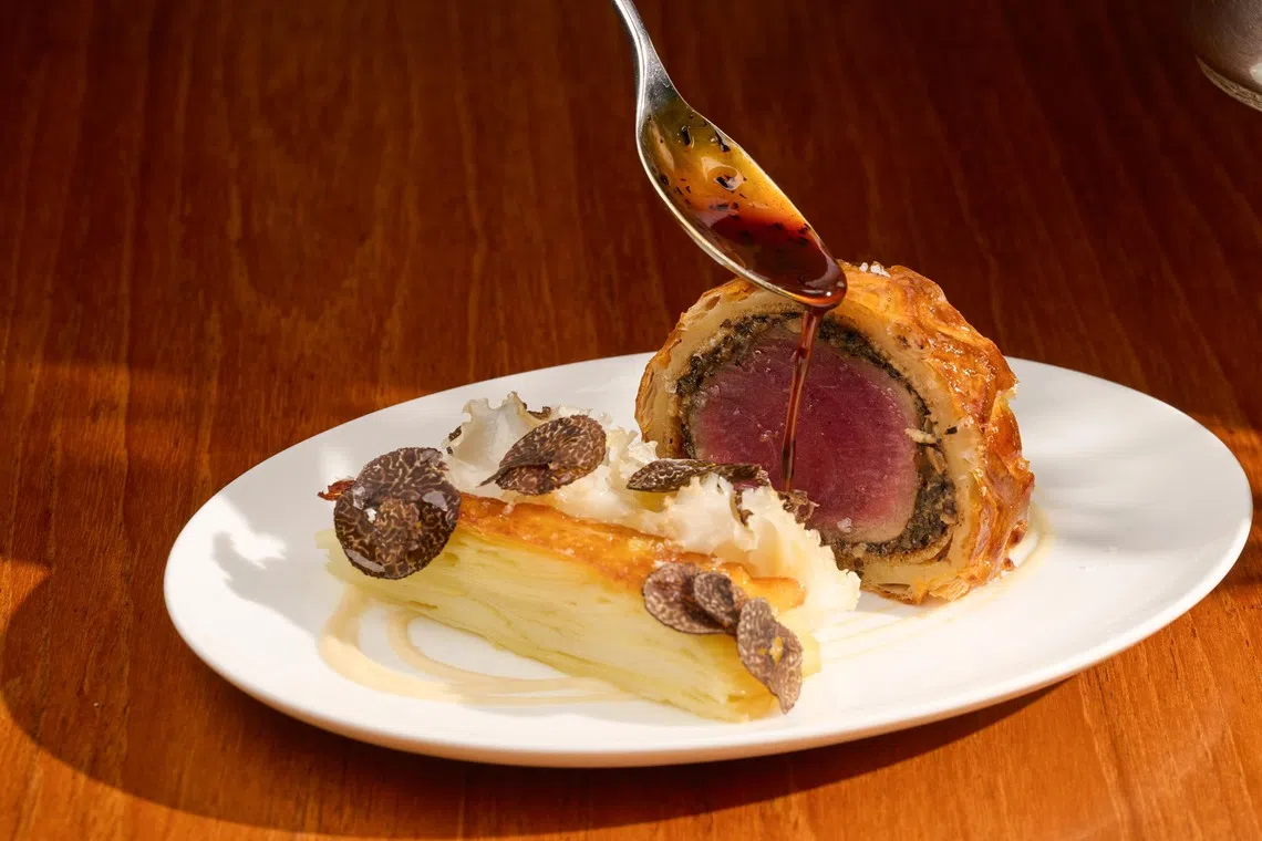 FYSH餐馆的鳍金枪鱼威灵顿，金枪鱼里脊经14天风干熟成。（餐馆提供）