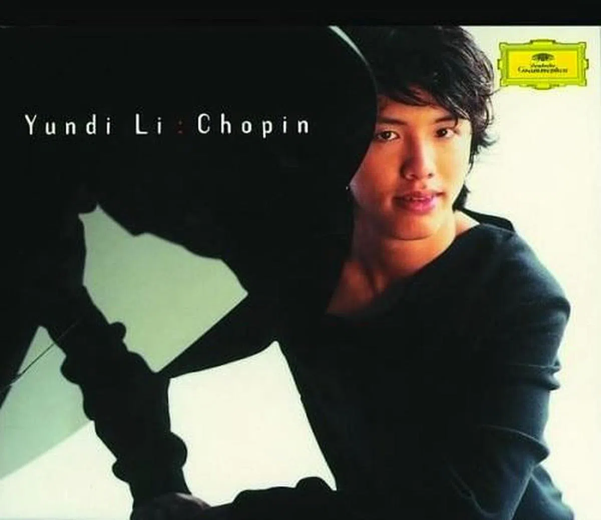 发行首张古典音乐专辑《肖邦精选》时的李云迪，不过20岁左右。（封面）