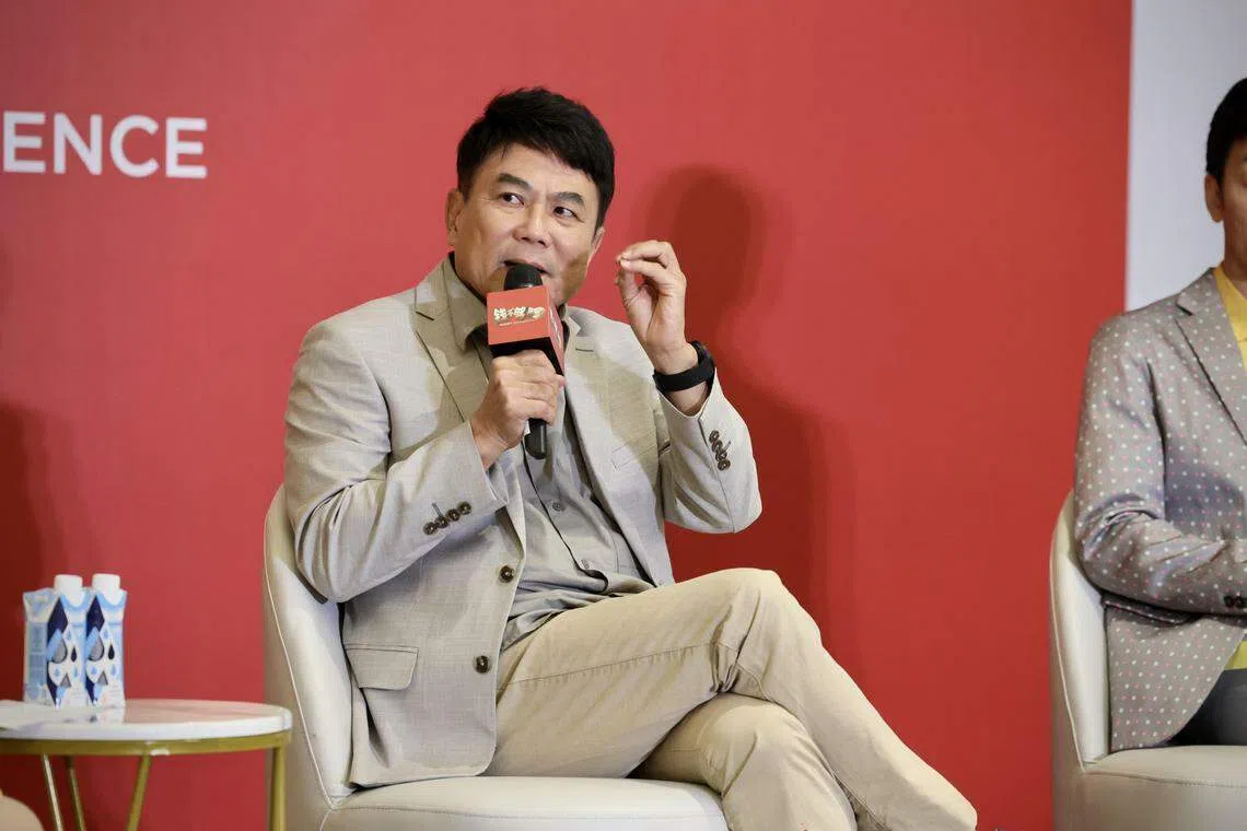 梁志强在《钱不够用3》的记者会回忆此系列电影的点滴。（龙国雄摄）
