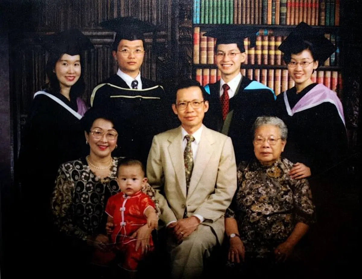 黄选民的全家福。（图/受访者提供）