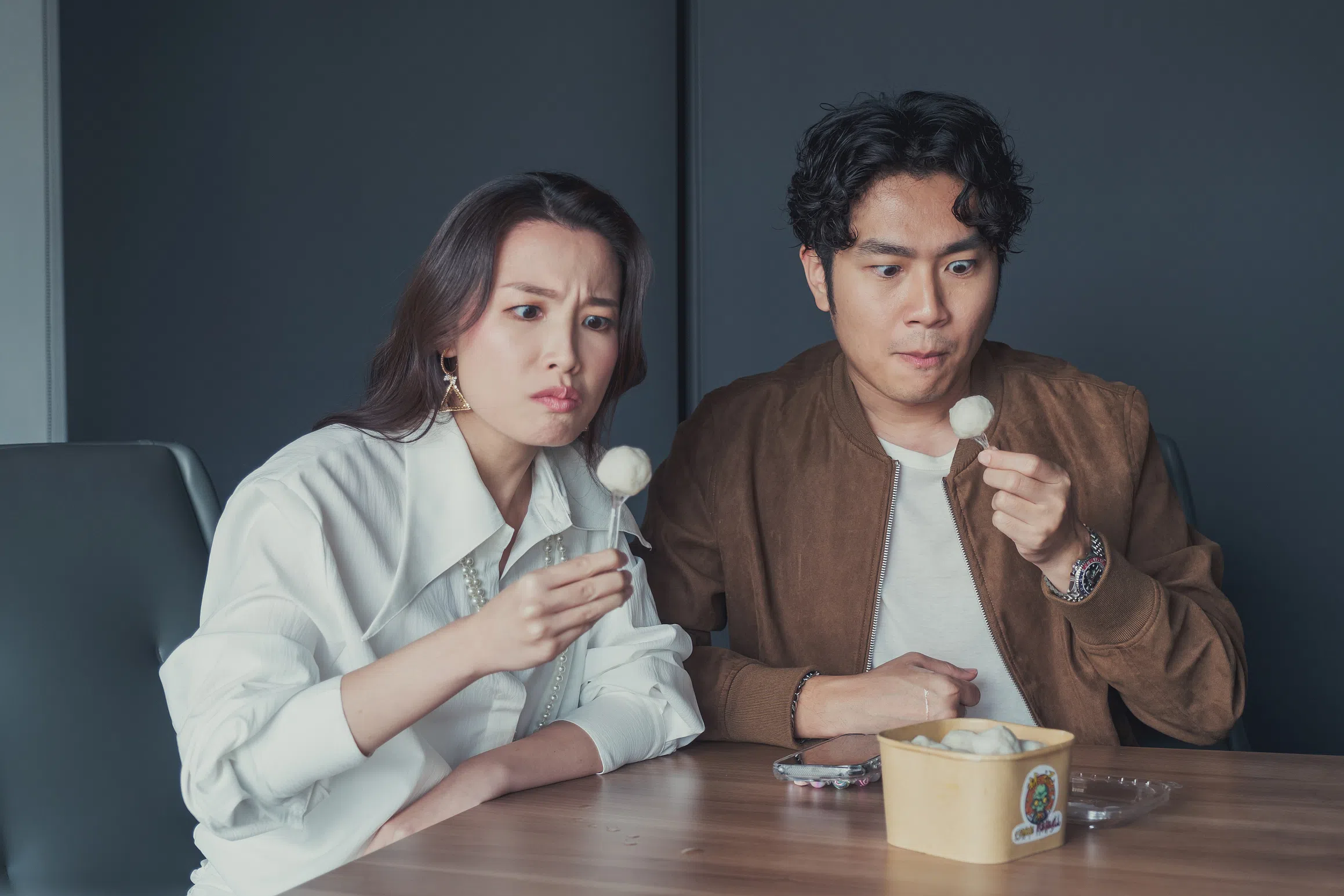林昀憓（左）和Sai在片中有搞笑演出。（嘉华院线提供）