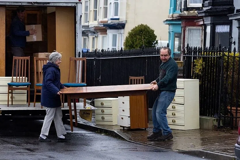 窃贼、妻子及独木舟 The Thief, His Wife and The Canoe