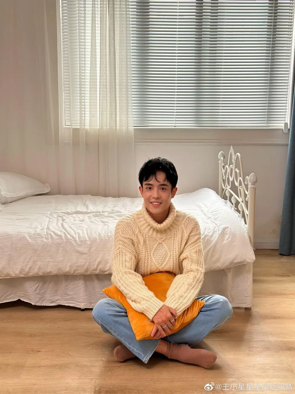 王星被诈骗团伙骗出国，后来被两国警方合力救出，轰动国际。（取自艺人微博）