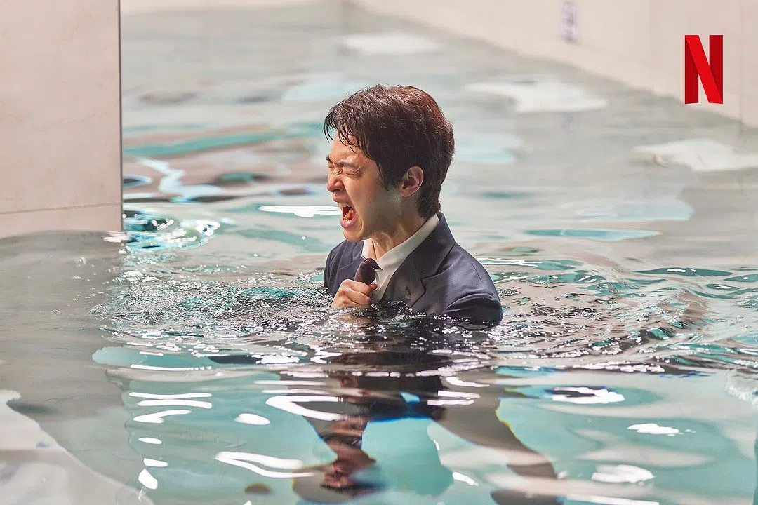张东润剧中患有恐慌症，发作时像要溺亡。（取自Netflixkr IG）