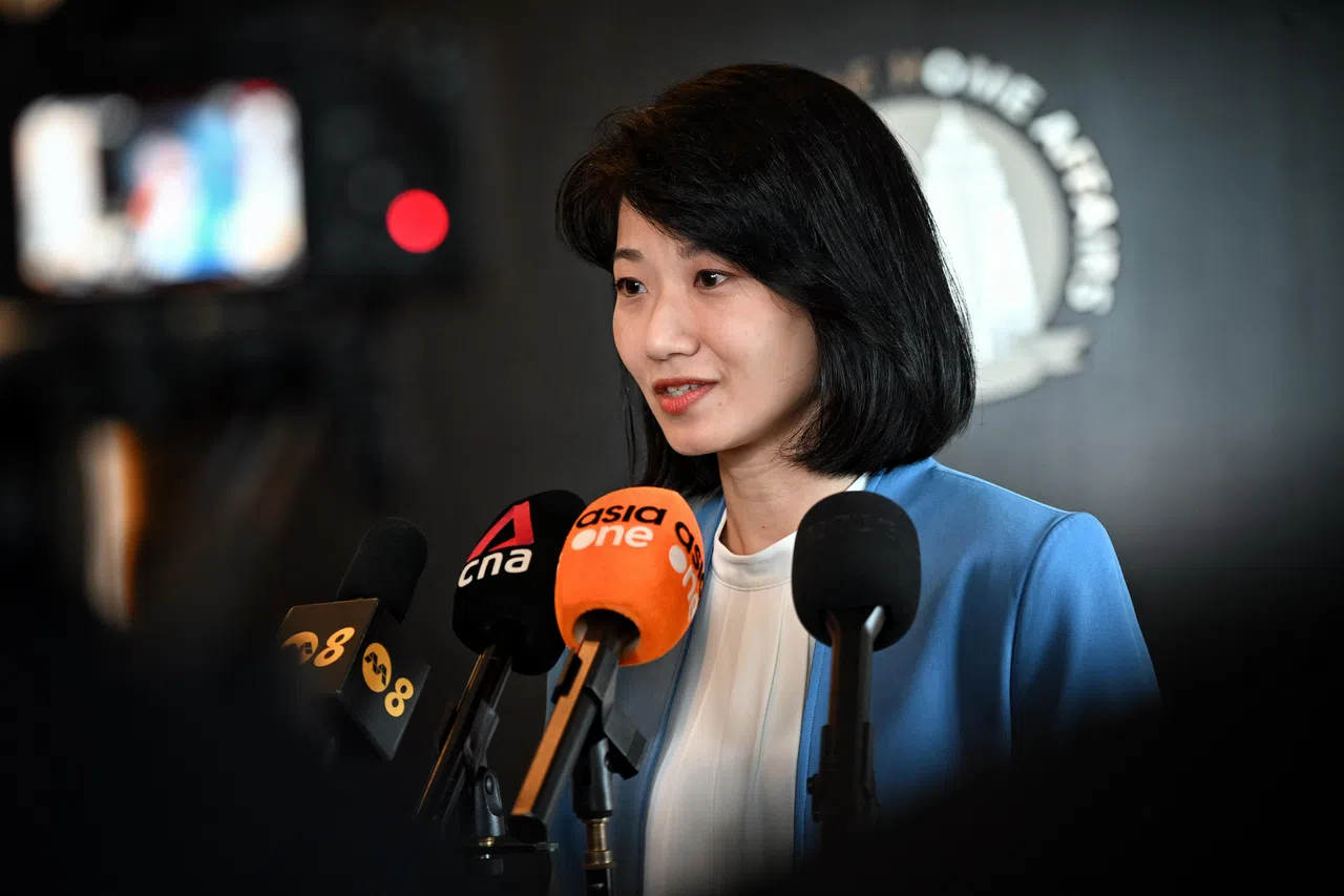 内政部兼社会及家庭发展部政务部长孙雪玲说，各政府机构致力于全方位打击诈骗，但仍有86%受害者被操控自行把钱转走。（海峡时报）