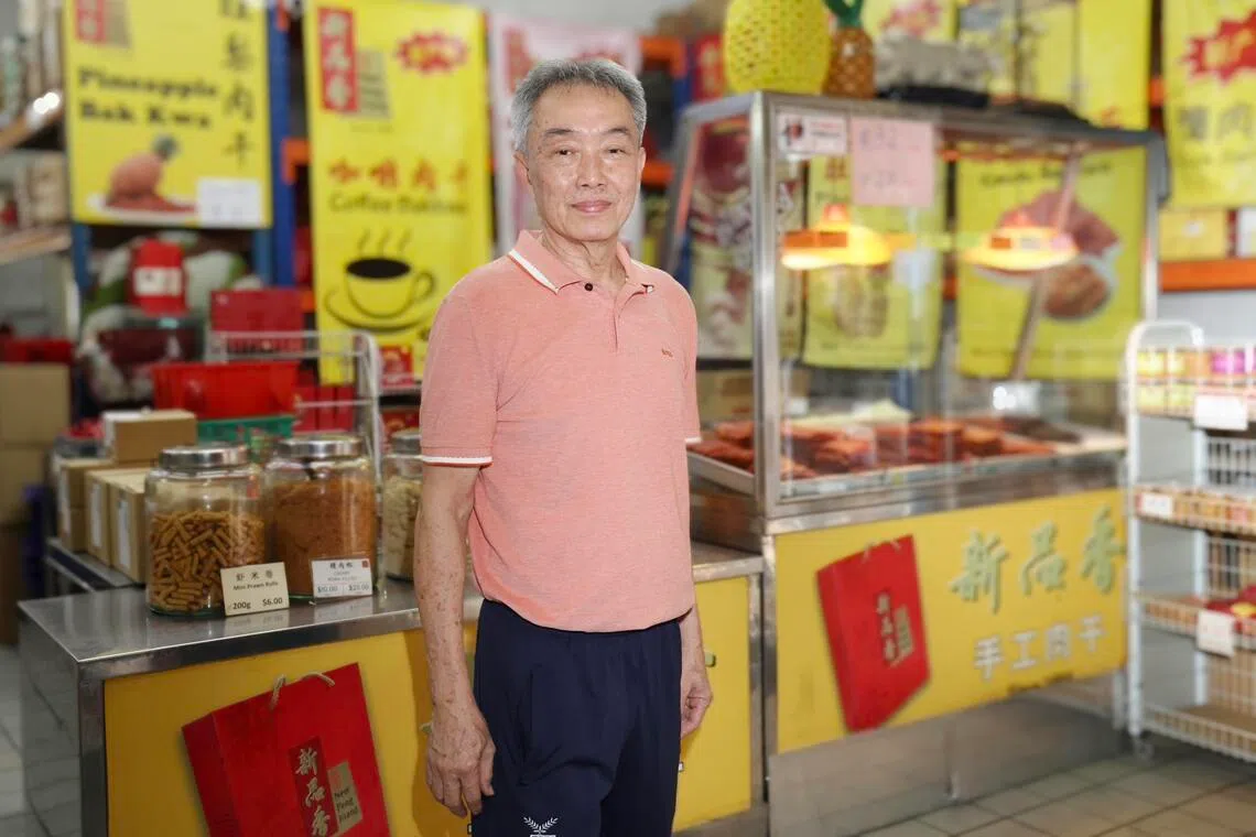 新加坡兀兰东区厂商联合会顾问邱玉秋提醒业者，要时刻保持警惕，对防火一事绝不可掉以轻心，尤其是佳节忙碌期间。（郑一鸣摄）