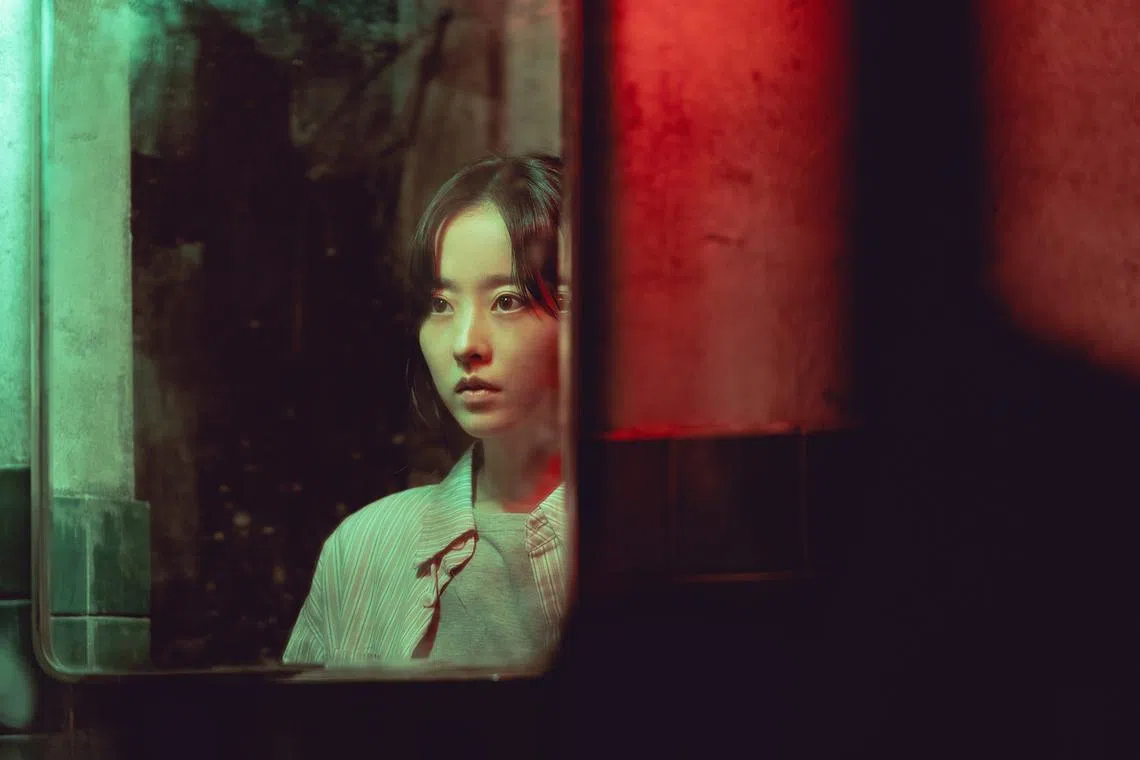 朴宝英首次拍摄犯罪角色，扮演将不义之财占为己有的贪心鬼。（Disney+提供）