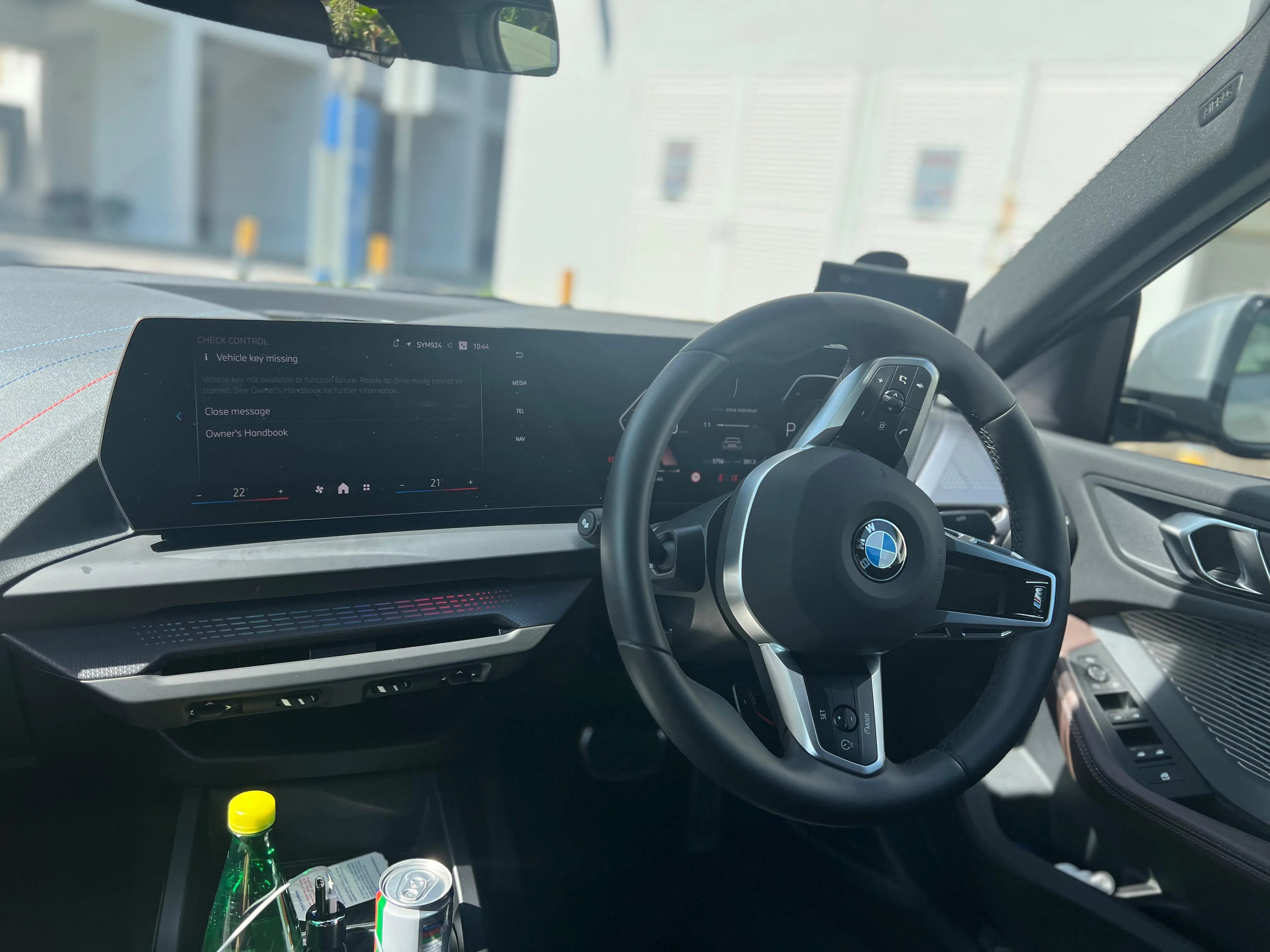 数码仪表与中控屏幕连为一体，视觉简洁清爽。（吴庆康摄）