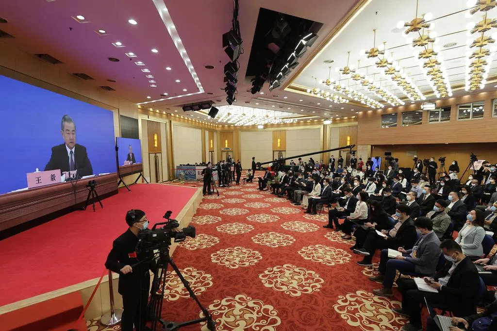 王毅：不该火上浇油激化矛盾 化解乌克兰危机各国须对话非对抗