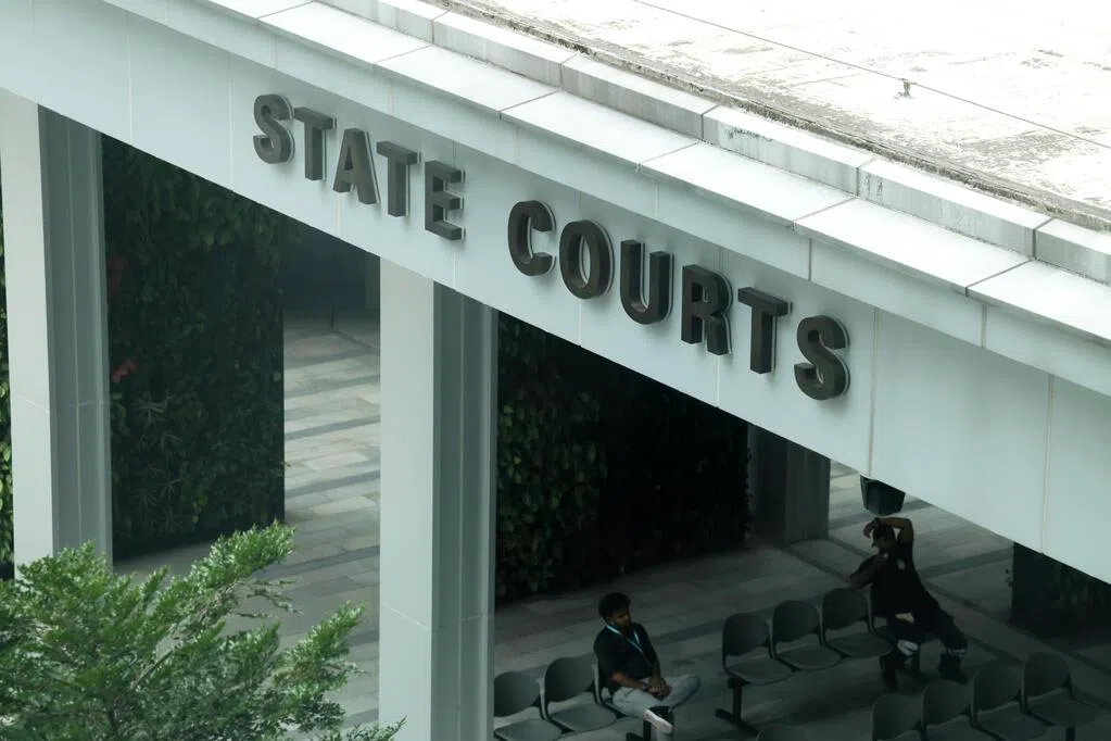 趁七旬董事入院抵押他房产贷款 男子失信逾126万元与母同坐牢