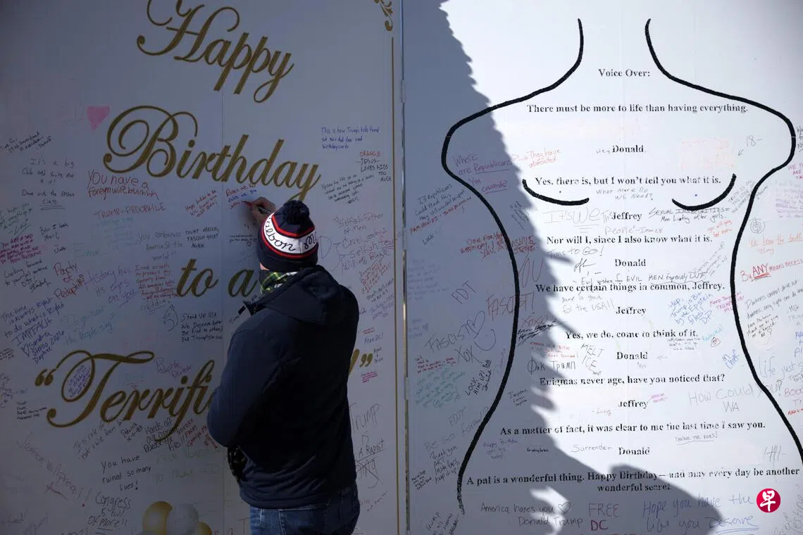 ����1��20�գ�����������ø����Ĺ��ҹ㳡�ϳ���һ��������˹̹���պؿ���װ������������������������ǩ���� �������磩