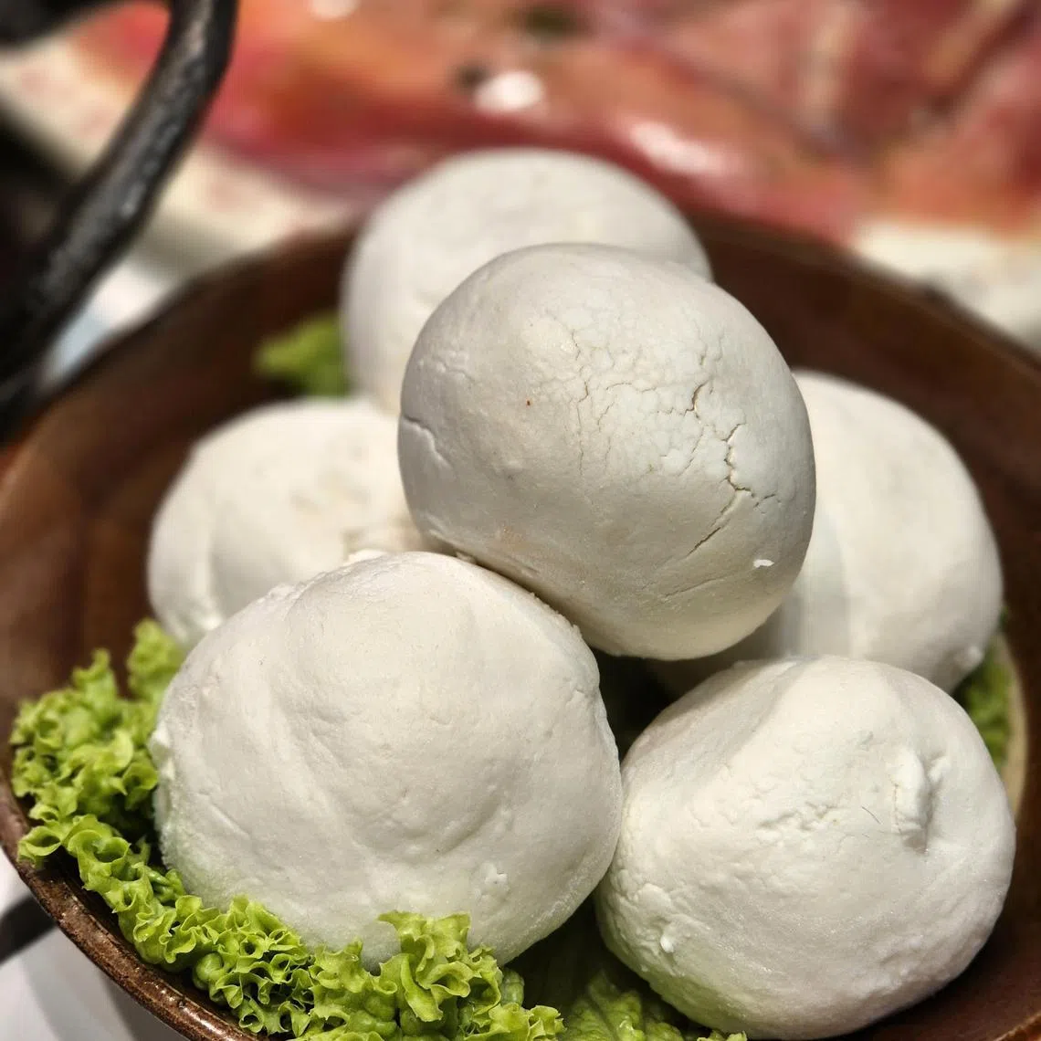 腊肉汤圆是汤圆内包裹了腊肉、豆干和榨菜等。（陈爱薇摄）