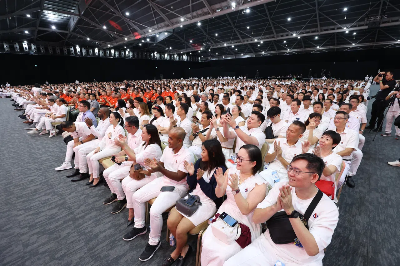 人民行动党党大会暨常年服务颁奖典礼星期天（11月5日）上午在新加坡博览中心举行。（梁麒麟摄）