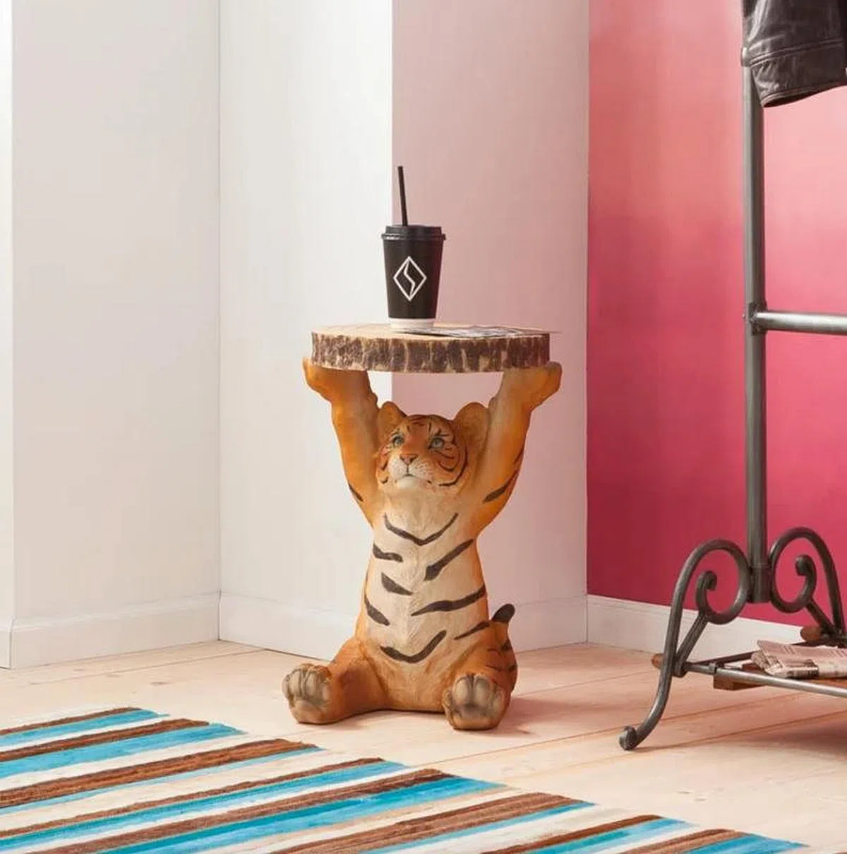 匈牙利品牌Kare Design的老虎茶几。