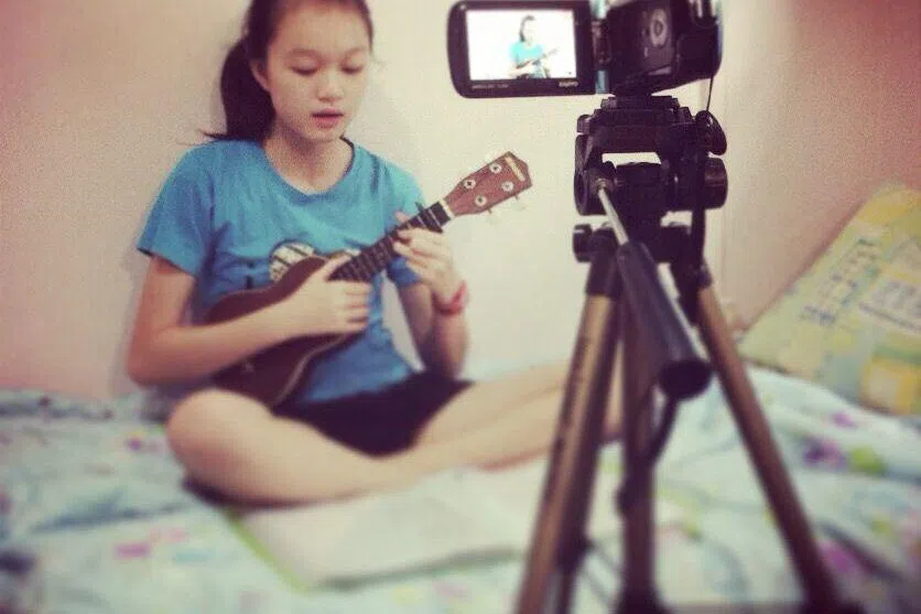 王胤铭习惯影视化表达，从小用镜头捕捉时光。（受访者提供）