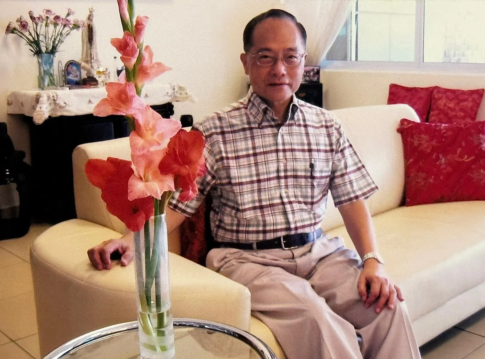 陈腾芳曾在海星女子中学担任老师，之后到武吉班让政府中学、国家初级学院以及华中初级学院担任校长。（受访者提供）