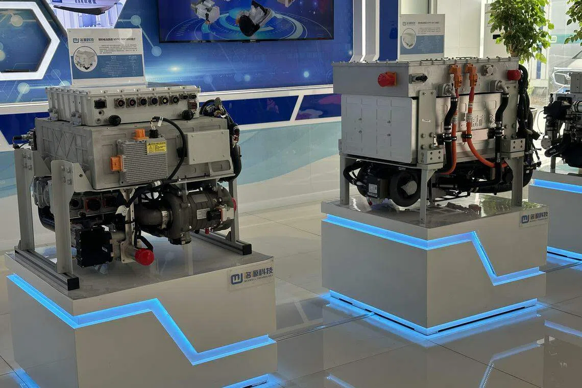 洺源科技是一家致力于氢能与燃料电池的高新技术企业。该公司的展销厅摆放着多台公司自主研发的氢能源发动机。（林煇智摄）