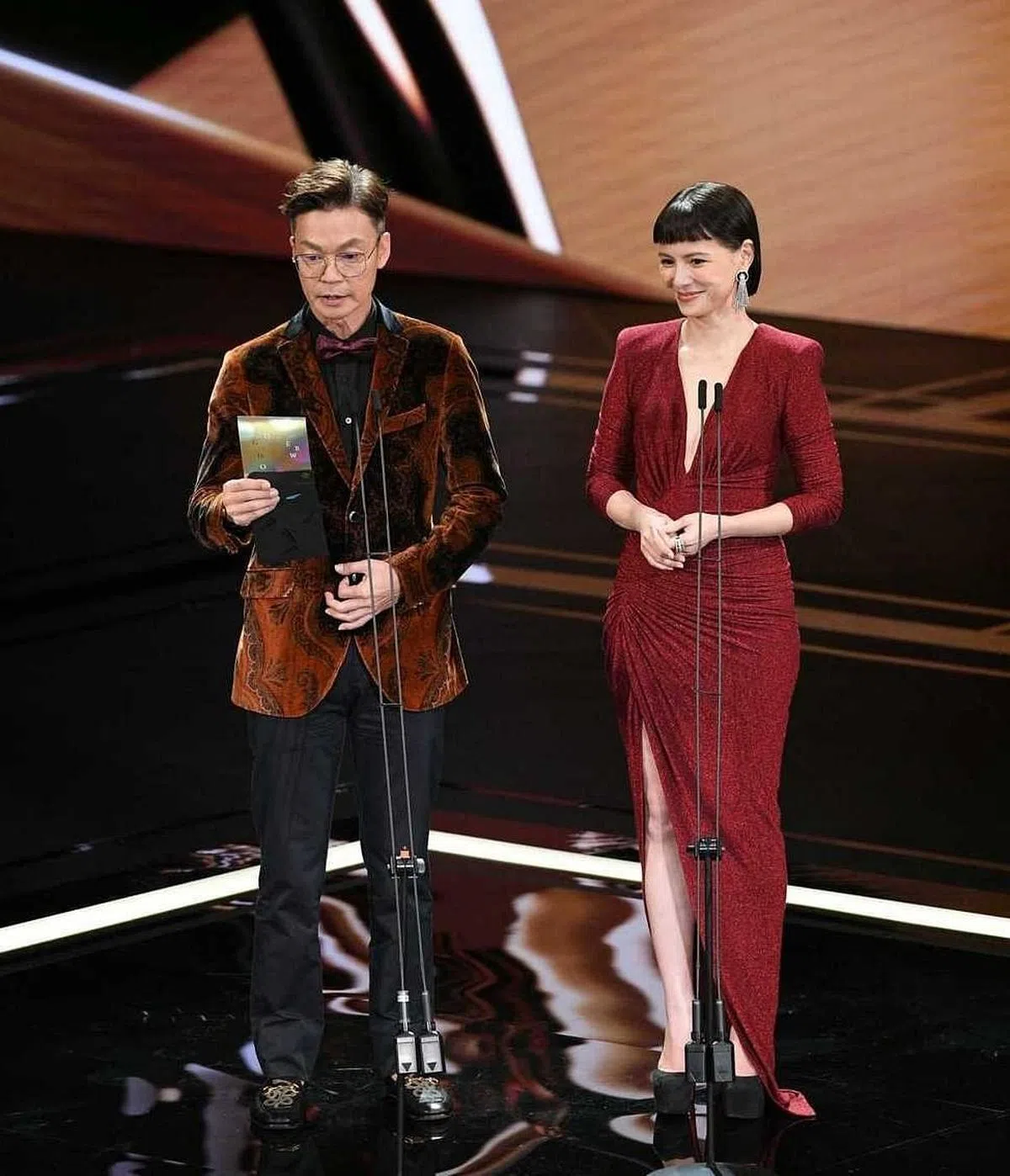 李国煌与李心洁颁发最佳男主角奖。（互联网）