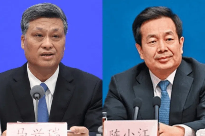 时任中共中央统战部常务副部长陈小江（右），今年7月接替马兴瑞出（左）任新疆维吾尔自治区党委书记。（互联网）