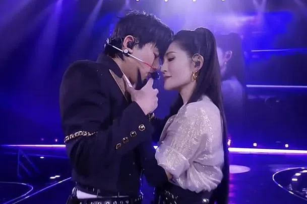 星星大声说：张杰做歌手之前先做好男人