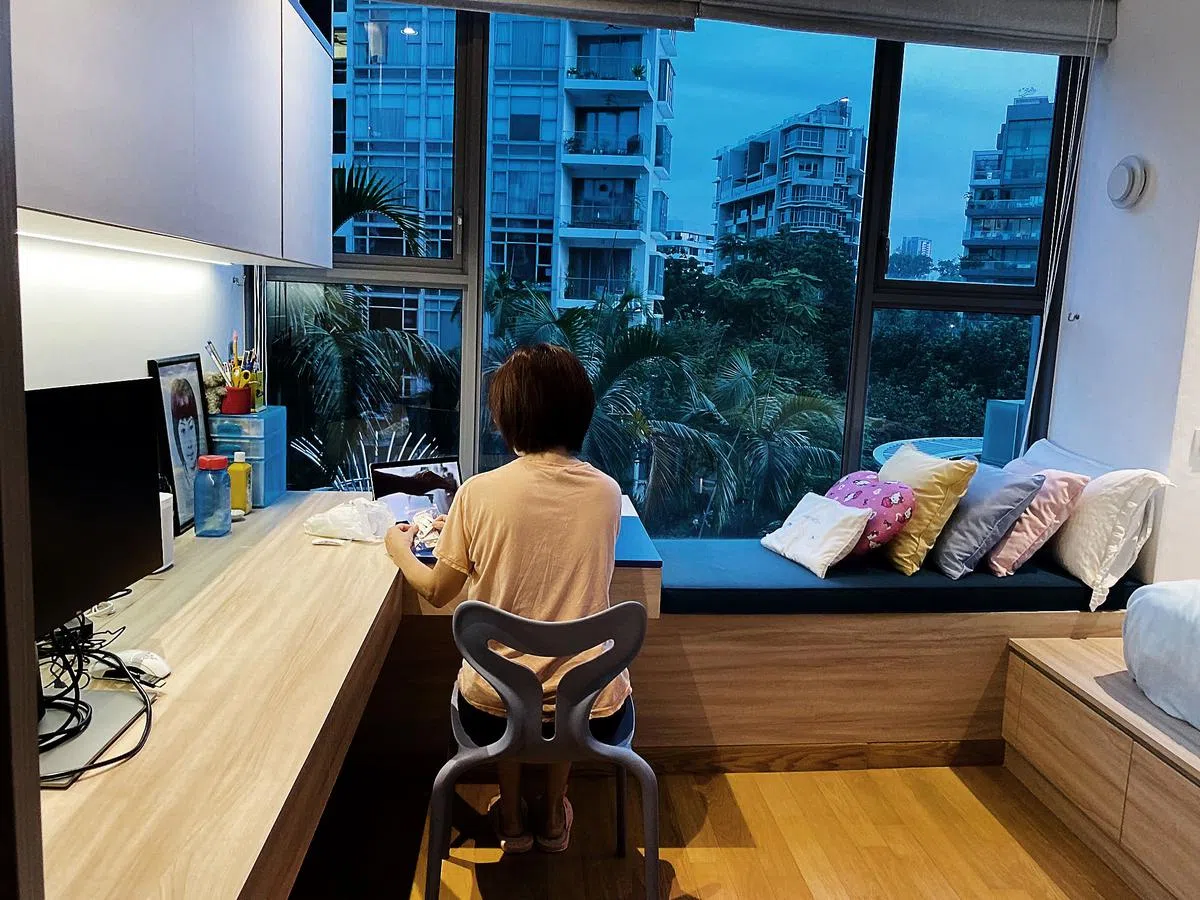 居家康复计划实施后，不少冠病病患待在家养病，人们对居住环境更在意，带动了家具与装修行业的生意。（档案照）