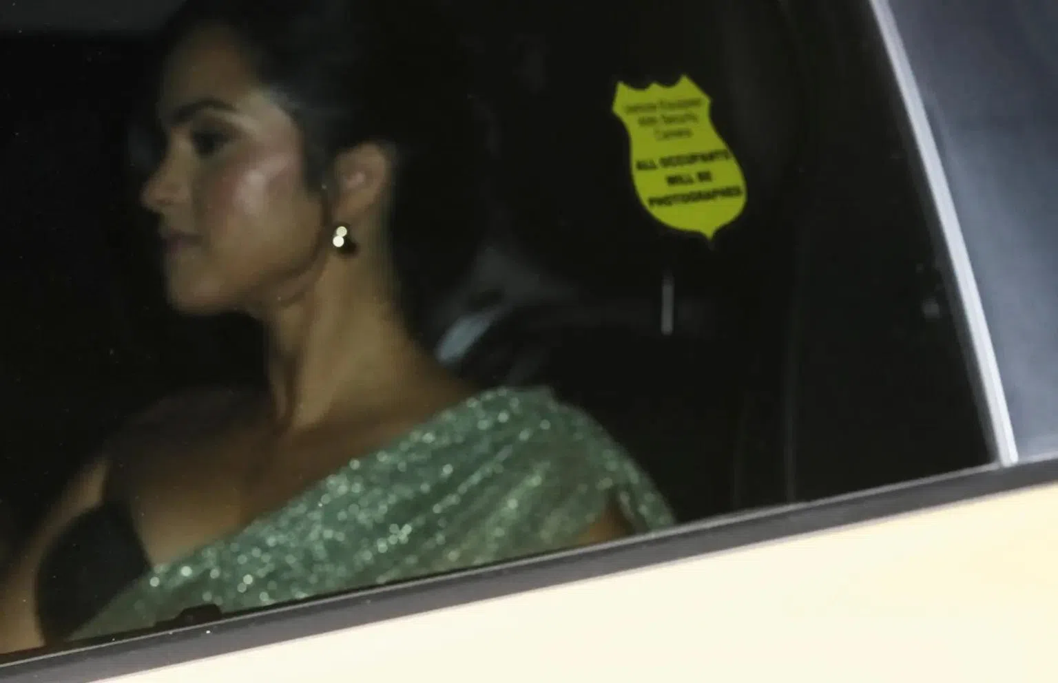 Selena Gomez（赛琳娜戈麦斯）被拍到离开婚礼现场。（路透社）