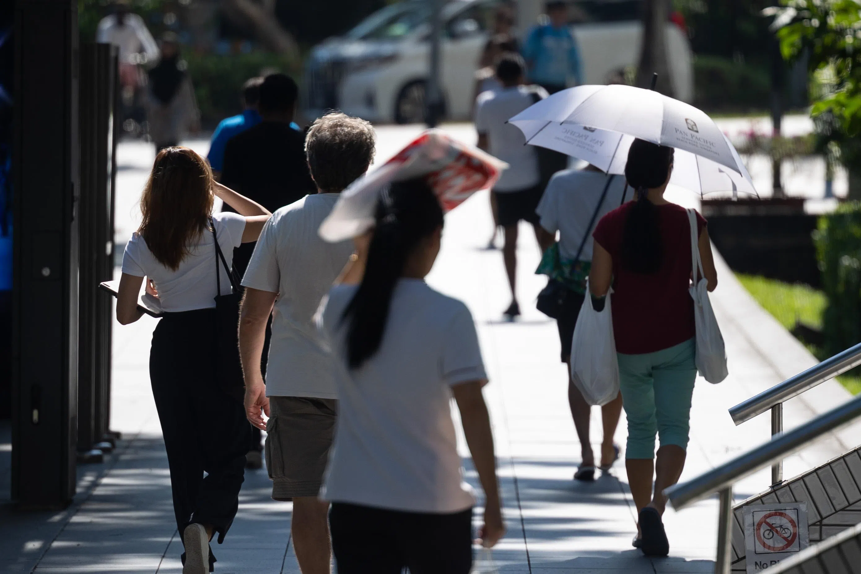 本地天气将变得更炎热，如果碳排放量持续攀升，到本世纪末，预计我国气温每10年会增加0.55摄氏度。（关俊威摄）